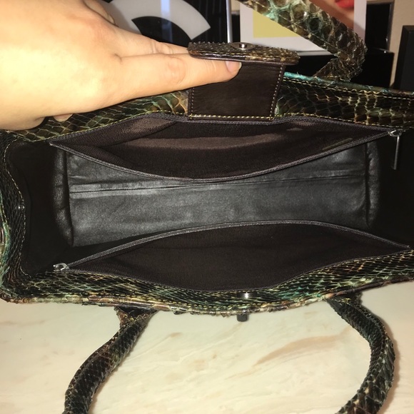 ❤️keeping❤️ CHANEL PYTHON TOTE NEW brown green python tassel beautiful ❤️ - Picture 13 of 16
